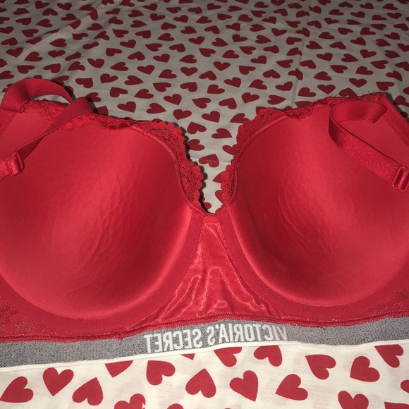 Super sexy red Victoria’s Secret under wire bra (36DD) - Picture 5 of 8
